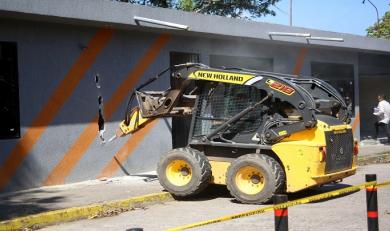  Demolición de locales comerciales en varias zonas de San Cristóbal genera polémica en la ciudad. Fotos cortesía / La Opinión 