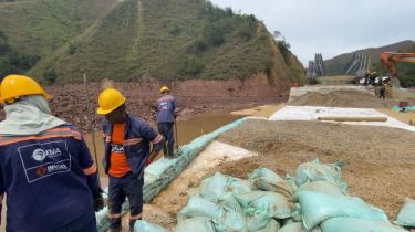 Trabajos en El Tarrita para habilitar el paso en la vía Cúcuta-Ocaña/Foto cortesía