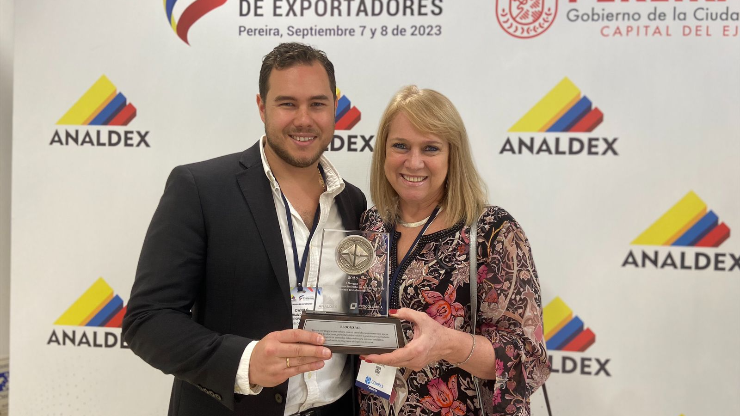 BloomsPal es premiada por ProColombia y Analdex como el mejor e-commerce transfronterizo del país