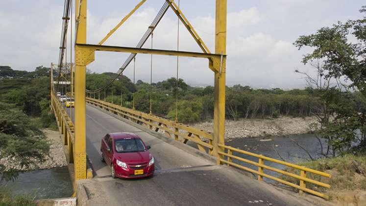 En la construcción del puente Mariano Ospina Pérez, paralelo al actual, se invertirán $19.000 millones más $4.000 millones de la interventoría. / Foto Luis Alfredo Estévez 