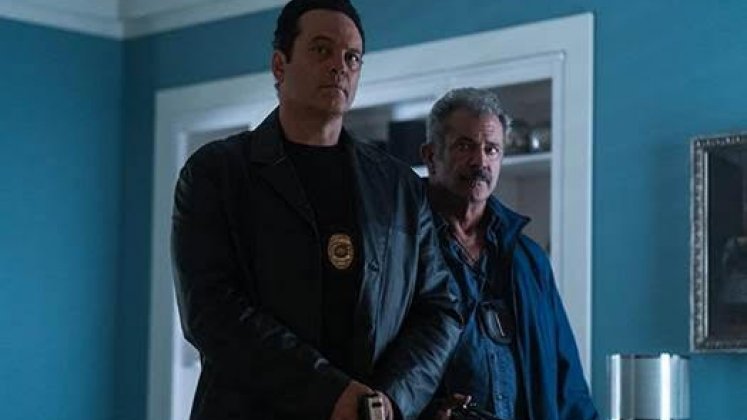 Dos policías particulares representan Vince Vaughn (izq) y Mel Gibson.
