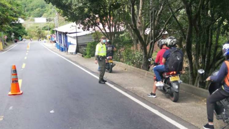 La Policía Nacional ejecutó diferentes controles viales, uno de ellos situado en la carretera que conecta a Cúcuta con Pamplona. / Foto: Cortesía/ La Opinión