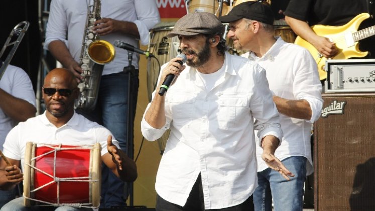 El cantautor dominicano ha publicado más de diez álbumes a lo largo de su exitosa carrera.