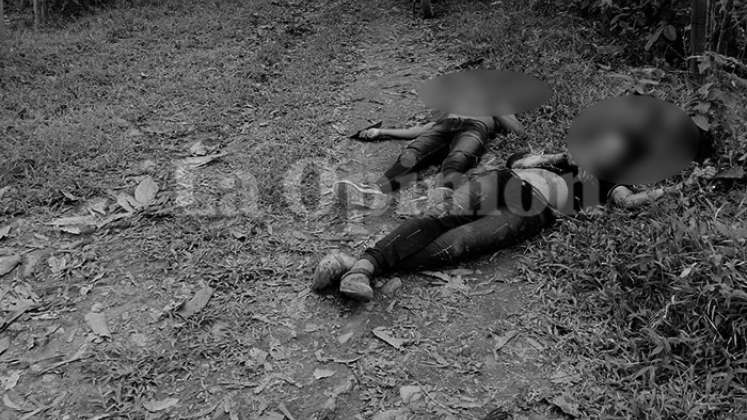 Los cuerpos de los jóvenes quedaron en la orilla de una vía. / Foto: Cortesía