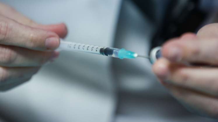 Algunos alcaldes de grandes capitales aseguraron que comparten la idea de comprar, directamente, las vacunas. / Foto: AFP