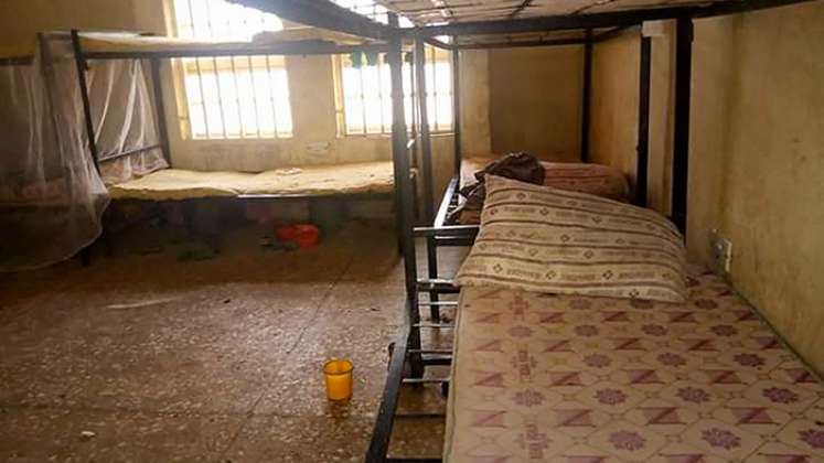 dormitorio de la escuela desierto después de que más de 300 escolares fueran secuestradas por bandidos, en Jangede, estado de Zamfara en el noroeste de Nigeria.