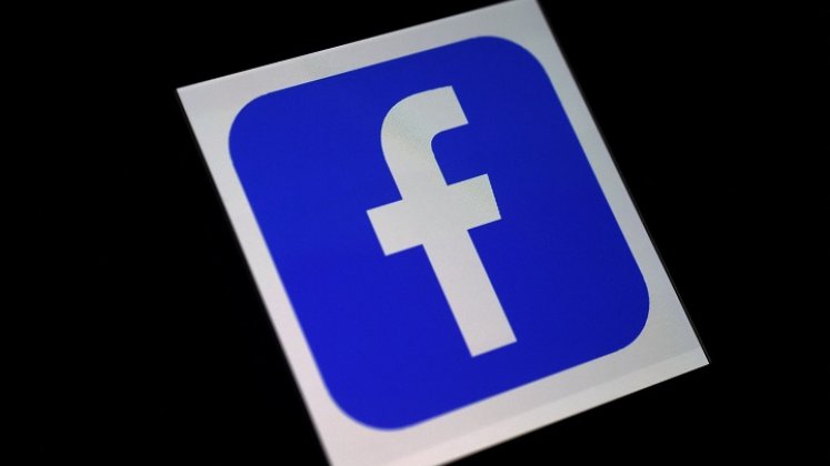 La medida de Facebook contrasta con la de Google, que ha negociado acuerdos. /Foto:AFP