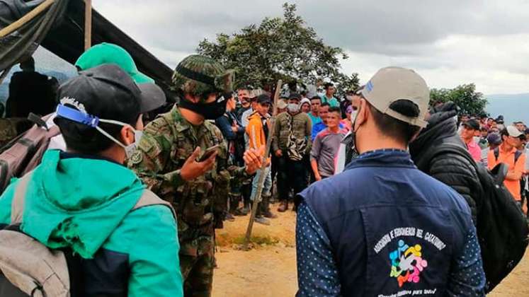 Las fuerzas sociales del Catatumbo le reclamaron ayer al Gobierno Nacional por el inicio de las fumigaciones de cultivos ilícitos, al tiempo que le cuestionaron por el incumplimiento de los acuerdos de paz Nacional 