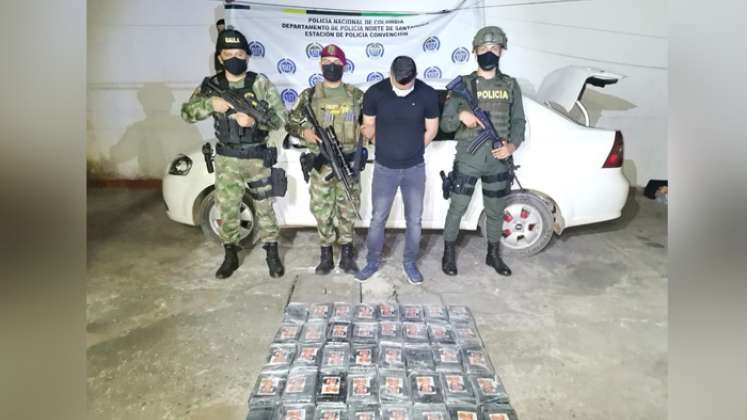 Las autoridades investigan a quién pertenecía el cargamento de clorhidrato de cocaína. / Foto: Ejército Nacional