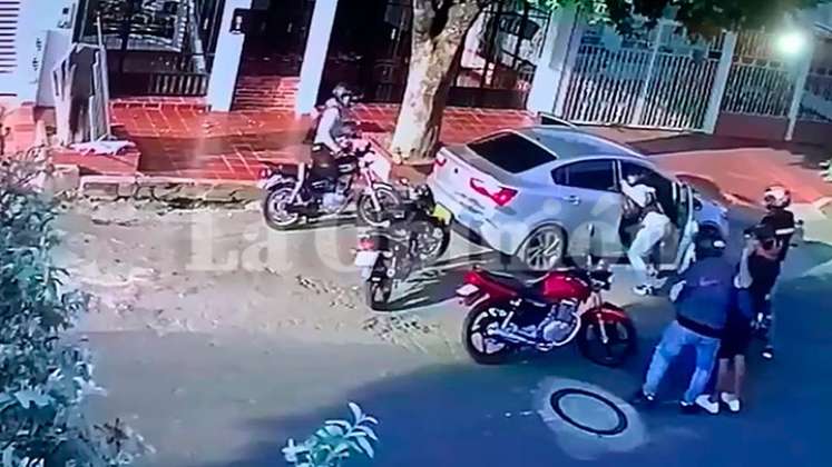 Hace dos semanas en el barrio Quinta Oriental, cuatro hombres en moto robaron a dos jóvenes que se movilizaban en un carro.