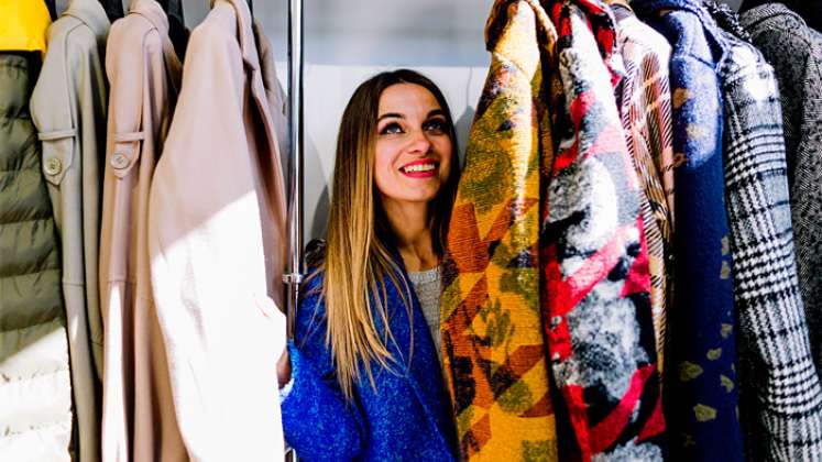 Las mujeres que más compran ropa de segunda mano están entre los 25 y 35 años.  Foto: Cortesía