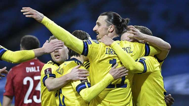 Zlatan Ibrahimovic (11), capitán de la selección de Suecia