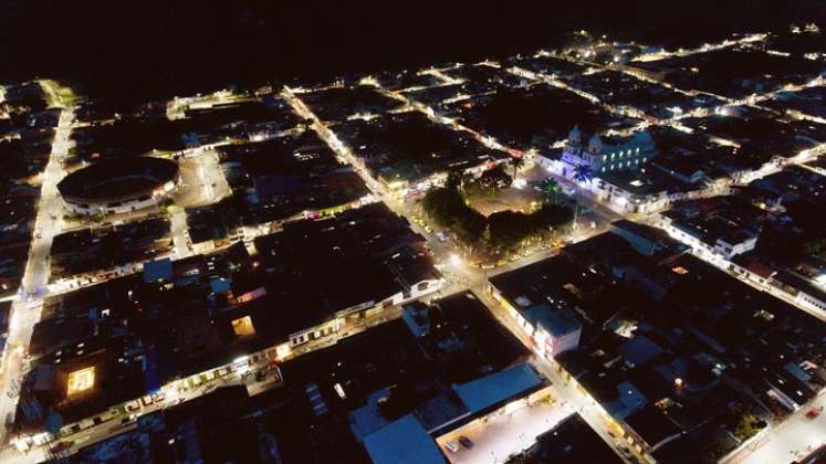 Chinácota modernizó su alumbrado público y ahora está iluminada con luz LED. / Foto cortesía