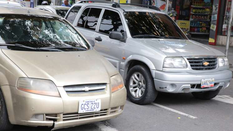 El conejal Alejandro Castellanos señaló que los vehículos con placa venezolana pagan impuestos y por ende deben tener derechos./FOTO: Archivo