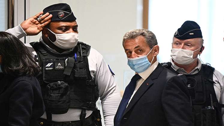  El ex presidente francés Nicolas Sarkozy llega a la corte de París para escuchar el veredicto final en un juicio por corrupción.