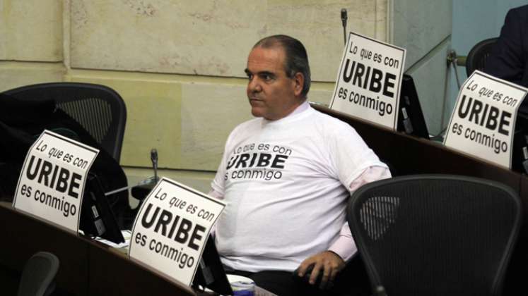 Carlos Felipe Mejía, anunció en la plenaria que presentará su nombre al partido y al electorado del Centro Democrático./FOTO: Colprensa