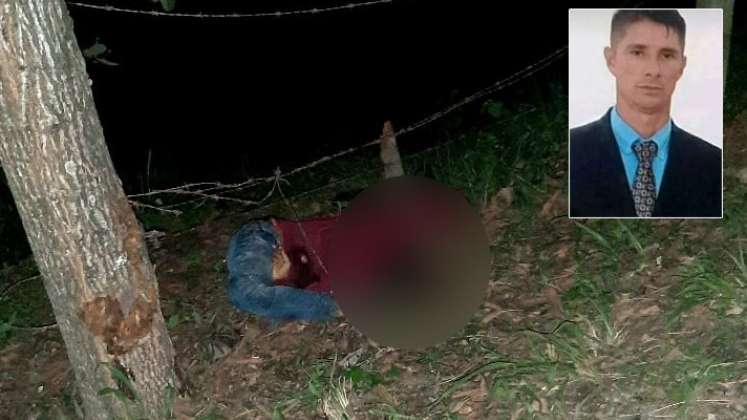 El cadáver de Rafael Arias Uribe quedó tendido junto al árbol con el que chocó. / Fotos: Cortesía