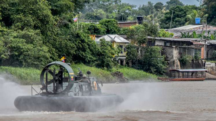 El patrullaje del Ejército en el río Arauca es frecuente. / Foto: AFP