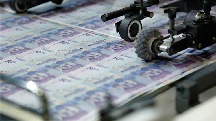 La cartera de Hacienda está dedicada a preparar una propuesta fiscal que consiga unos 15 billones de pesos para el próximo año. / Foto: Colprensa 