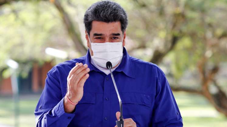 Nicolás Maduro promocionó el Carvativir para tratar el coronavirus, un remedio sin estudios médicos, lo que llevó al bloque de su perfil en Facebook. / Foto: AFP