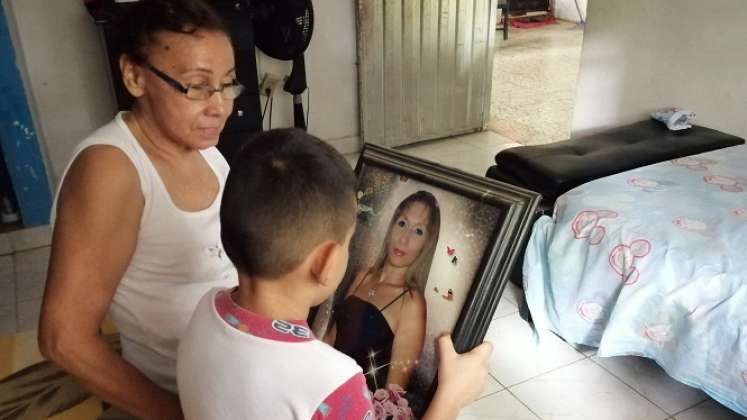 Graciela Contreras y su nieto de 7 años no superan el dolor de la desaparición.