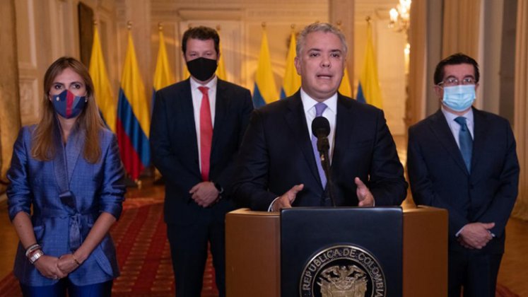 El Gobierno Nacional busca desmitificar la información falsa que ronda sobre la vacuna, para cumplir el objetivo de vacunar al 70% de los colombianos. / Foto: Colprensa
