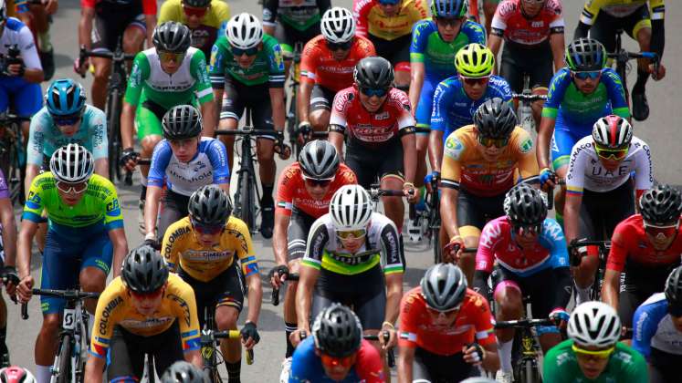 244 corredores de 43 equipos disputaron la Vuelta de la Juventud. 