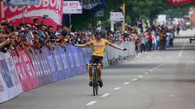 Jesús David Peña, ganador de la primera etapa de la Vuelta de la Juventud.  