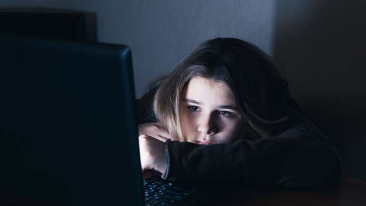 El ciberbullying es una forma de acoso que tiene lugar en Internet y redes sociales.