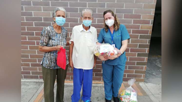 La familia Chávez Ibarra recibió ayuda médica, en atención psicosocial y dos mercados de parte de la Clínica Medical Duarte. / Foto: Cortesía