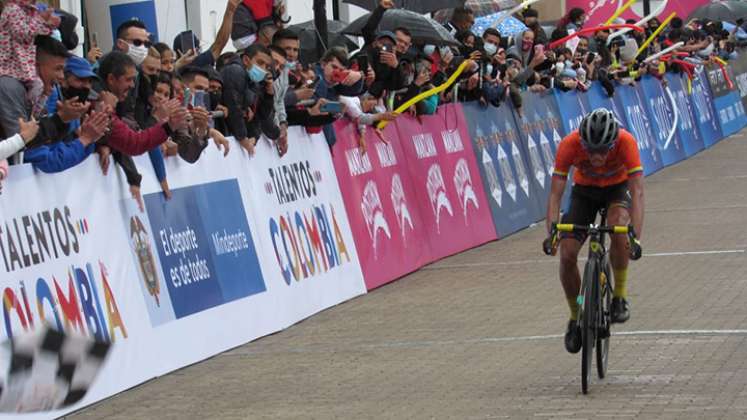  Jesús David Peña repite victoria en la Vuelta de la Juventud.
