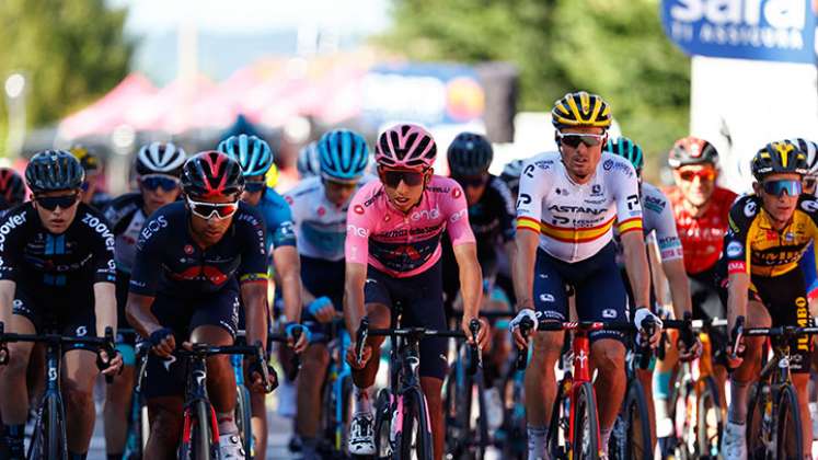 Egan Bernal se mantiene líder al término de la etapa 12 del Giro de Italia. 
