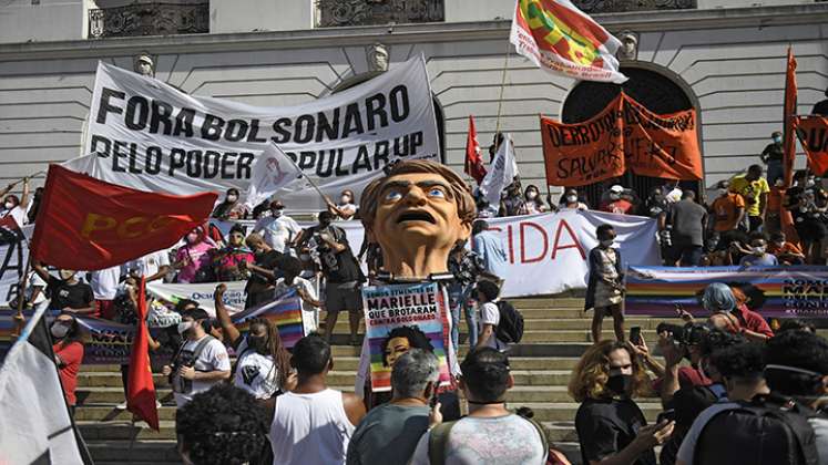 Unas 10.000 personas protegidas con mascarilla acudieron a la manifestación en Brasil.