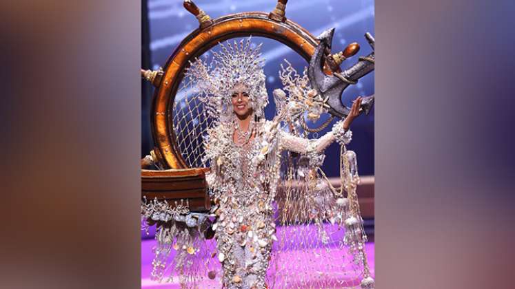 Miss Panamá Carmen Jaramillo en el escenario de Miss Universe 2021./Foto: AFP