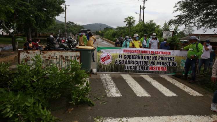 Arroceros protestan en la vía a Puerto Santander. / Foto: Cortesía
