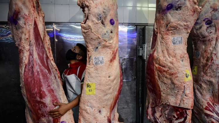 Los productores argentinos de carne anunciaron el martes que dejarían de vender carne de vaca durante una semana, en respuesta a una suspensión gubernamental de un mes a las exportaciones debido al aumento de precios en el mercado nacional. / Foto: AFP