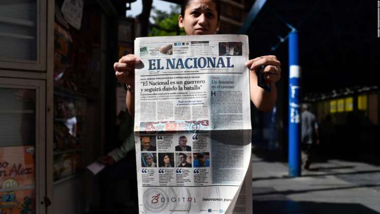 El Nacional, emblemático diario fundado en 1943, dejó de circular en edición impresa en diciembre de 2018 tras 75 años de historia, incluidas dos décadas de choque con los gobiernos de Hugo Chávez (1999-2013) y su sucesor, Maduro.