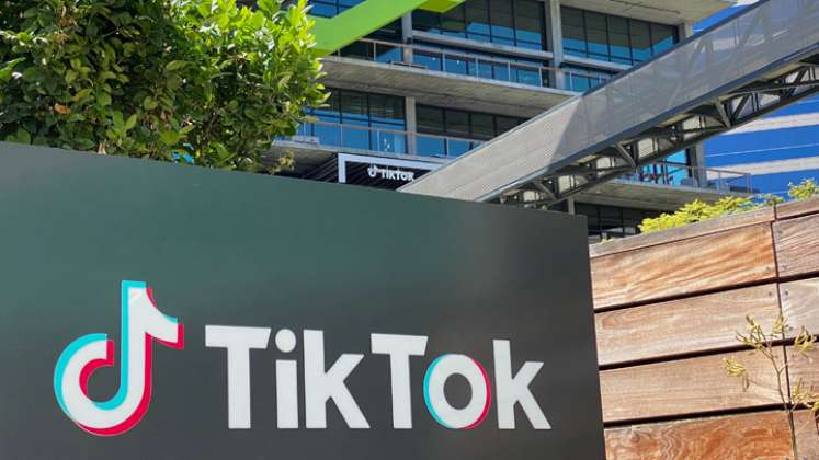 TikTok también es criticado por "ciertos términos contractuales (...) que pueden considerarse engañosos y confusos". / Foto: AFP