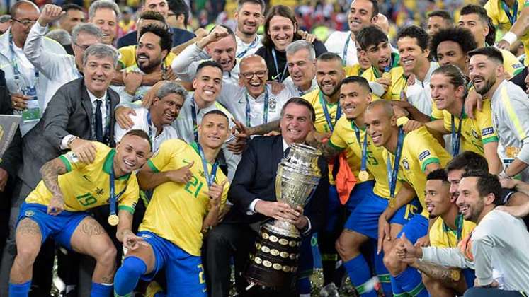 El presidente de Brasil, Jair Bolsonaro, aseveró este martes que, si depende de su gobierno, su país realizará la Copa América-2021,
