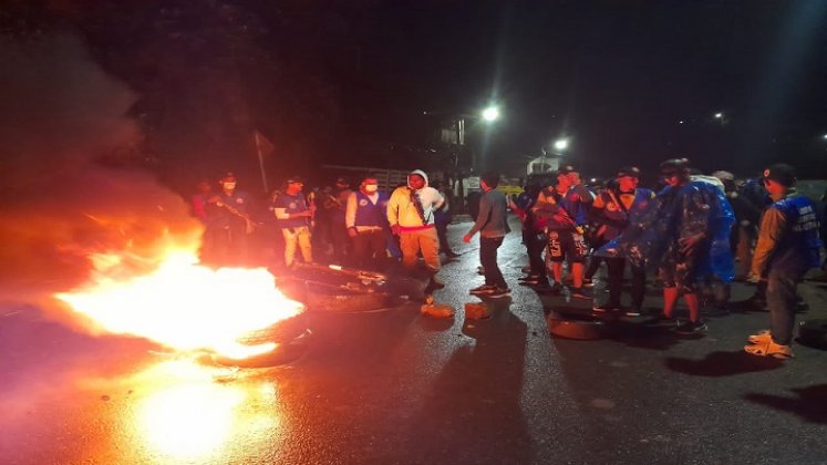 Los campesinos bloquearon la vía Pamplona - Bucaramanga./Foto: cortesía
