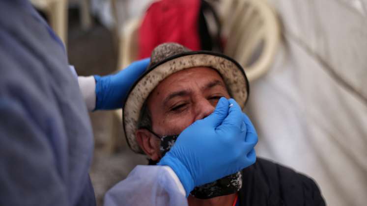 Con 30.000 casos nuevos, Colombia alcanza su cifra más alta de contagios 
