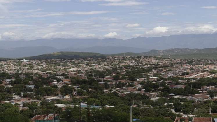 Así es la vista de la Comuna 6 desde la cima más alta del barrio Cumbres del Norte. / Fotos: Alfredo Estevez / La Opinión