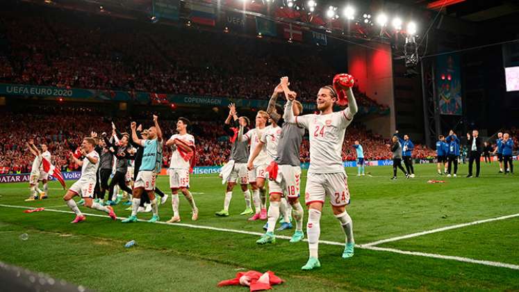 Dinamarca goleó 4-1 a Rusia y se clasificó a los octavos de final de la Eurocopa. 