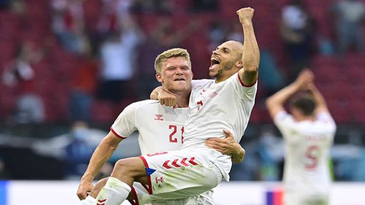 Dinamarca golea 4-0 a Gales