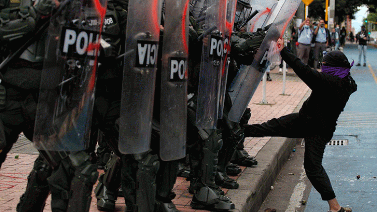 Los enfrentamientos entre manifestantes y la Fuerza Pública han sido común es durante el paro nacional. / Foto Colprensa