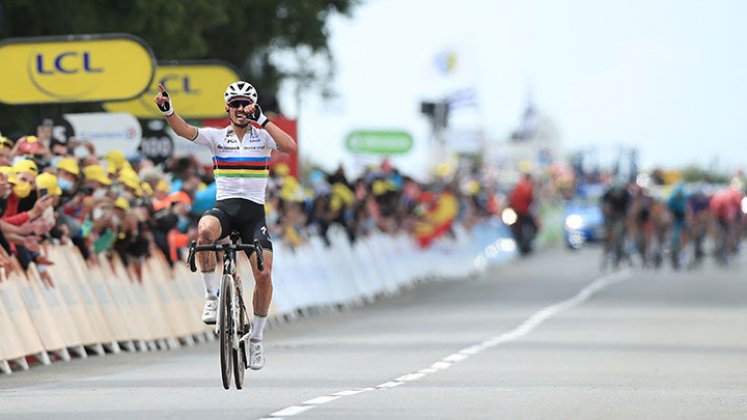 Julian Alaphilippe ganó la primera etapa del Tour de Francia 2021. 