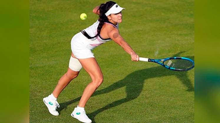 María Camila Osorio se prepara para la qualy de Wimbledon. 