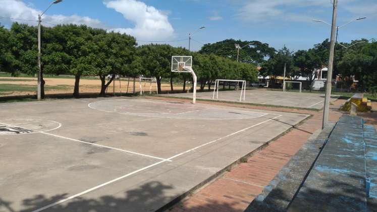 La comunidad resalta la poca participación de las administraciones municipales para remodelar los escenarios deportivos e infantiles.  / Foto: La Opinión