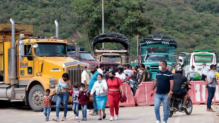 las autoridades y organizaciones sociales harán anuncios sobre el desbloqueo de las vías./Foto Alfredo Estévez