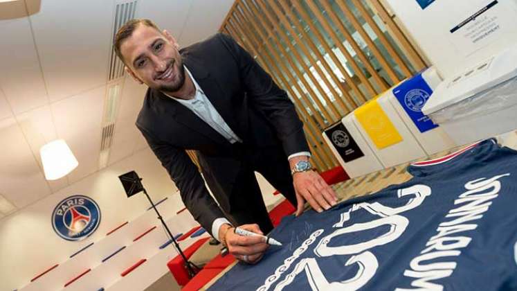 Gianluigi Donnarumma, de 22 años, procedente del AC Milan, es el nuevo arquero del París SG 